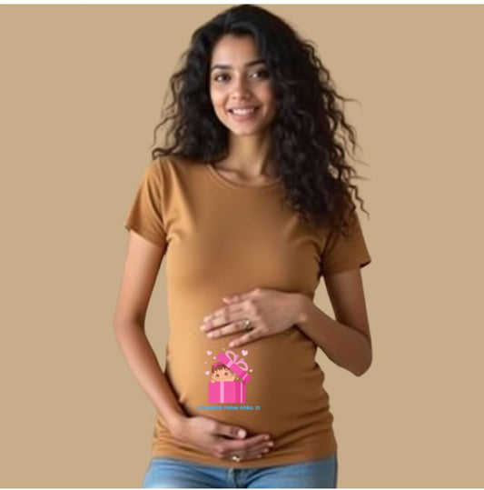 Streaming from mommy Maternity Tshirts
